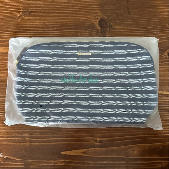 New! 💙 Stella & Dot Hideaway Pouch Navy Striped with Gold Arrow Accent - Picture 7 of 8